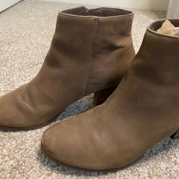 Crown Vintage Heeled Brown Booties - Picture 2 of 8